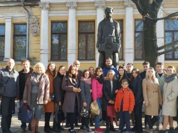 День рождения Д.И. Яворницкого отметили на месте, где покоится его прах