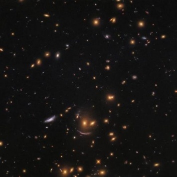 Hubble: Космос шлет землянам смайлики в виде звезд