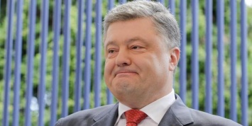 Порошенко объявил "сильную" Украины восточным флангом НАТО