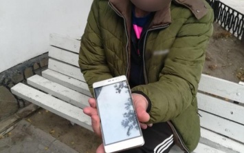 У жительницы Антоновки бывший сожитель украл мобильный телефон