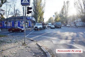 В Николаеве Пушкинская застыла в пробках из-за снесенного вчера светофора