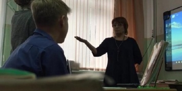 "Ты приемная, что ли?": на Сахалине учитель довела до слез девочку из-за дырки на одежде