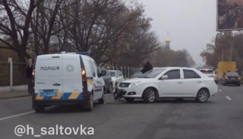 В Харькове Geely врезался в машину полиции