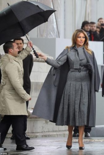 Мелания Трамп в образе Мэри Поппинс очаровала фанатов в Париже
