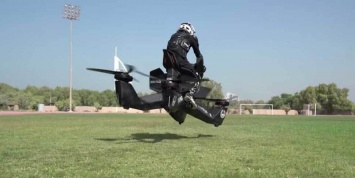 Полицейских Дубая пересадят на российские летающие мотоциклы