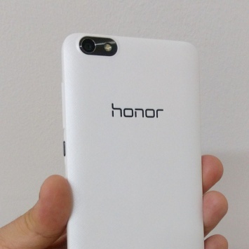 Huawei выпустит новую версию смартфона серии Honor 10