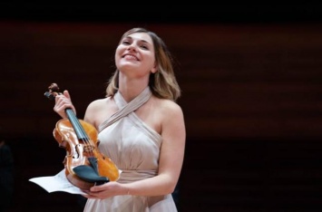 Украинская скрипачка получила первую премию на престижном конкурсе в Париже