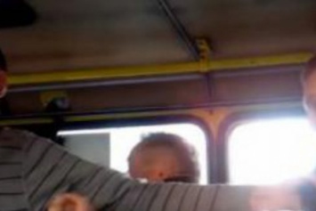 Во Львове на школьника напал водитель маршрутки (видео)