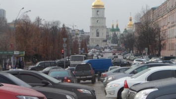 Штрафы, эвакуаторы бесплатные дни: в Киеве введут новые правила парковки