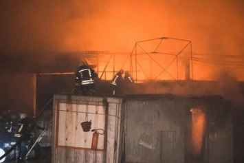 В Киеве сгорели огромные склады