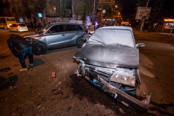 ДТП в Днепре: на проспекте Яворницкого столкнулись два авто