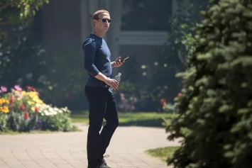 Цукерберг потребовал от руководителей Фейсбука перейти на андроид-смартфоны. Возможно, он обиделся на Тима Кука
