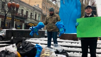 Подарки за мусор: в Киеве началась акция "Эко-Николай"