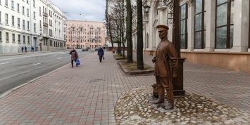 Минский милиционер заставил подростка извиниться перед памятником