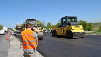В Украине ремонтируют трассы, которые не видели строительной техники десятки лет