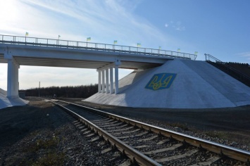 В Луганской области восстановили мост через железную дорогу, поврежденный во время боевых действий