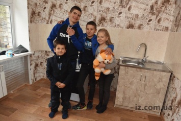В Запорожье семеро детей с родителями наконец-то обрели собственный дом - фото