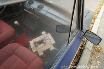 Заминирование автомобиля в Харькове: бомба оказалась деревянной