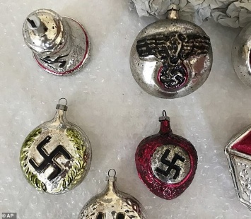 Датчанин хотел продать нацистские елочные игрушки на интернет-аукционе