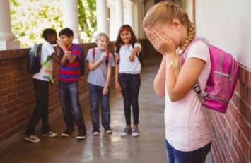 Травля в школе: как изменилась "уродина" после пластики, одноклассники поражены