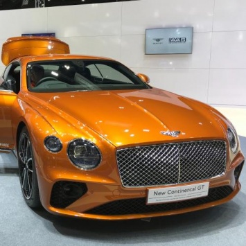 Золотой Bentley Continental GT заметили в Воронеже