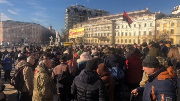 "Белая балаклава" и Вера Савченко. В центре Киева прошло вече против Порошенко и "преступной власти"