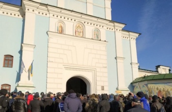 Митинг в Киеве: Радикалы требуют для Порошенко третий Майдан