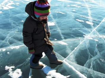 Ходил по тонкому льду: на Отрадном спасли ребенка, тонувшего в озере