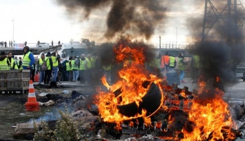 Массовые протесты во Франции: активисты заблокировали доступ к нефтехранилищам