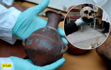 Археологи обнаружили 500-летние гробницы с артефактами (Фото)