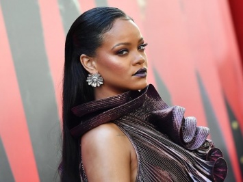Обнаженная Rihanna стала жертвой хакеров. ФОТО