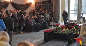 Евгения Осина похоронили в Москве