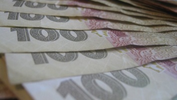 В Запорожье парень украл крупную сумму у пенсионерки, которая его приютила