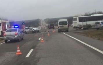 В Крыму столкнулись автобус и легковушка, есть жертвы