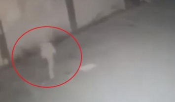 В Мексика камера наружного наблюдения зафиксировала призрак человека