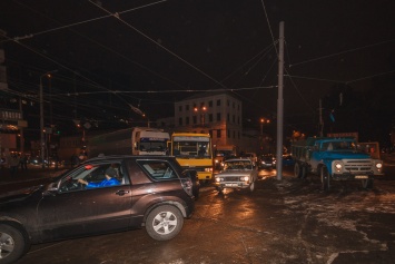 ДТП в Днепре: на дороге столкнулись фура и маршрутка