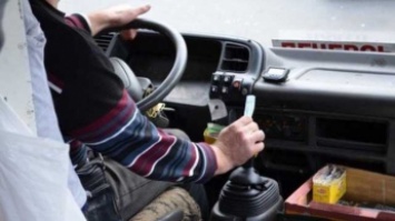Пассажиры запорожской маршрутки сдали водителя-наркомана