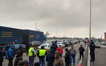 Протест "евробляхеров" под Одессой закончился