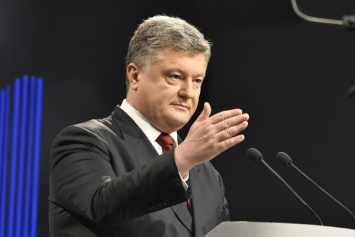 Порошенко: Изменения в Конституцию обяжут любую украинскую власть обеспечить вступление Украины в ЕС и НАТО