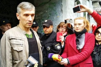 Одного из подозреваемых в нападении на одесского активиста Михайлика выпустили из СИЗО