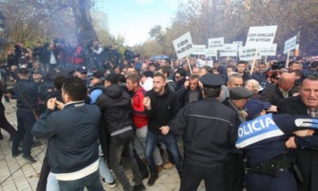 В результате штурма парламента Албании пострадали 15 человек