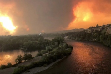 После пожаров в Калифорнию пришли грозящие селями дожди