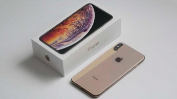 Элтон Джон «пожертвовал» свои деньги на iPhone XS Max для российского СПИД-центра