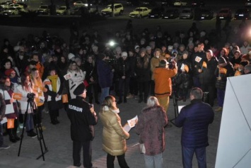 Флешмоб против насилия: Госпром подсветили оранжевым цветом (фото)