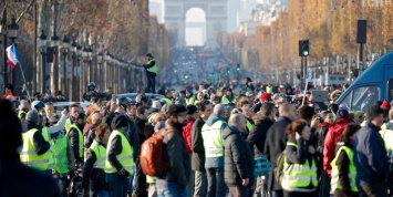 Протестующие из-за цен на бензин напали на дом главы МВД Франции