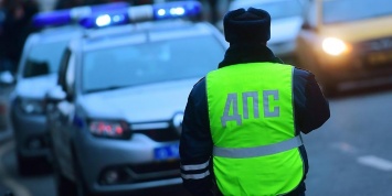 Никто из автомобилистов не помог застрявшей на трассе в -20 семье с 4-летним ребенком