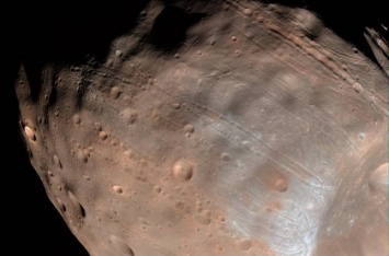 Ученые рассказали о появлении борозд на спутнике Марса