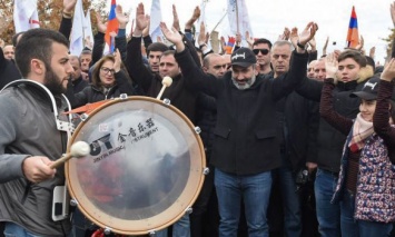 В Ереване состоялся рекордный марш: Пашинян водил народ по улицам 9 часов 25 минут