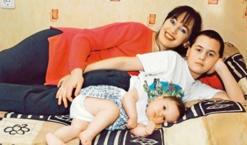 Лариса Гузеева выложила фото с сыном и дочкой