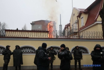Российское консултьство РФ в Харькове подверглось массированной атаке (видео)